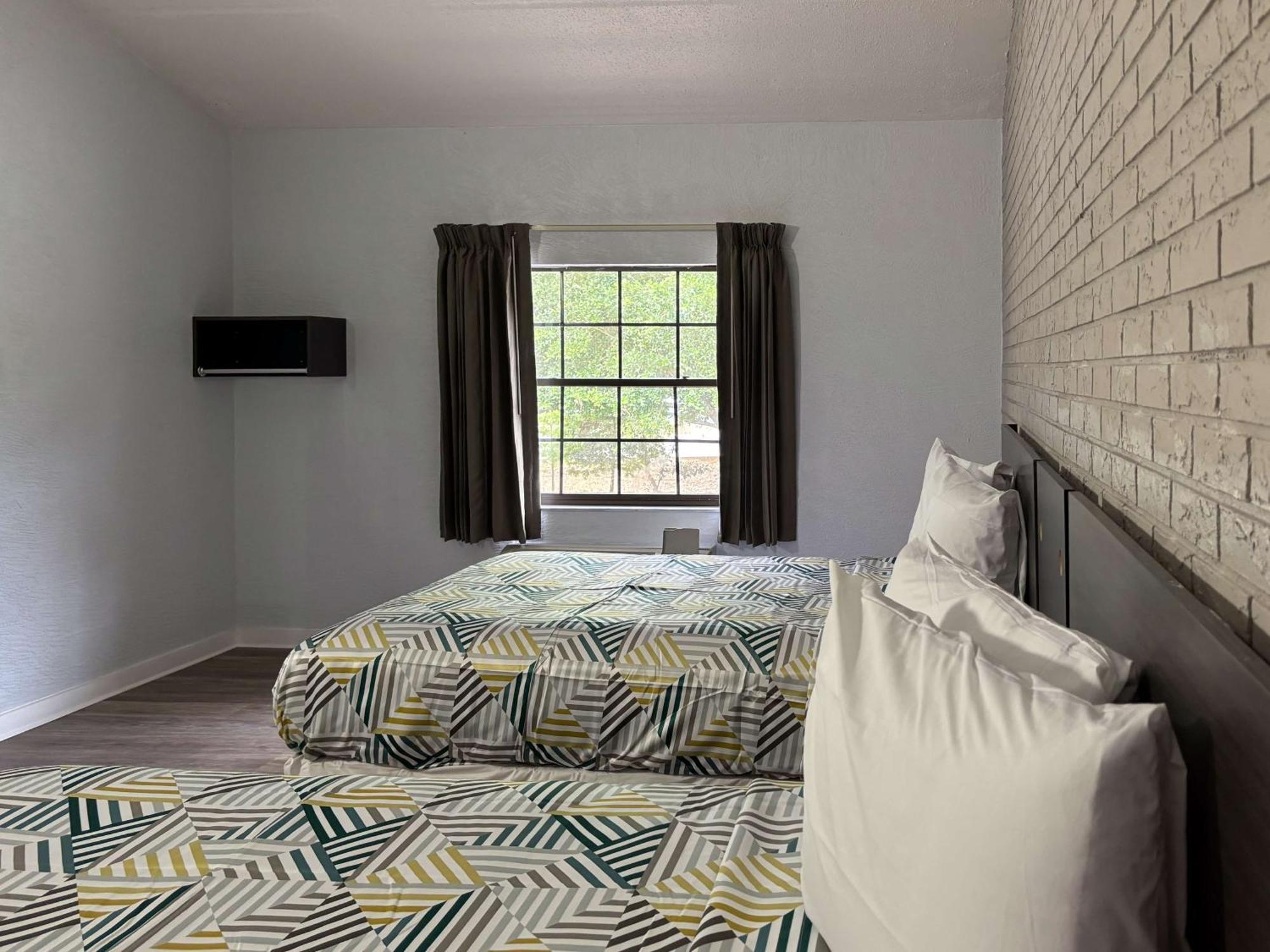 La Casa Inn&Suites Tallahassee Bagian luar foto