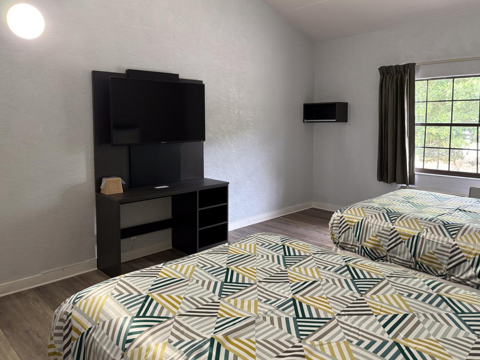 La Casa Inn&Suites Tallahassee Bagian luar foto