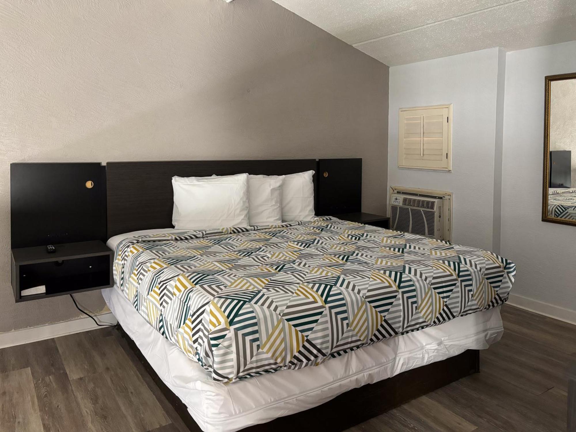La Casa Inn&Suites Tallahassee Bagian luar foto