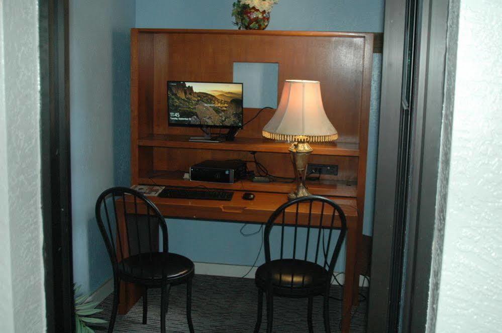 La Casa Inn&Suites Tallahassee Bagian luar foto